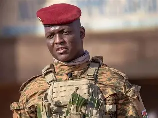 Pouvoir solitaire du Burkina Faso : le capitaine Traoré face à l&rsquo;épreuve du temps