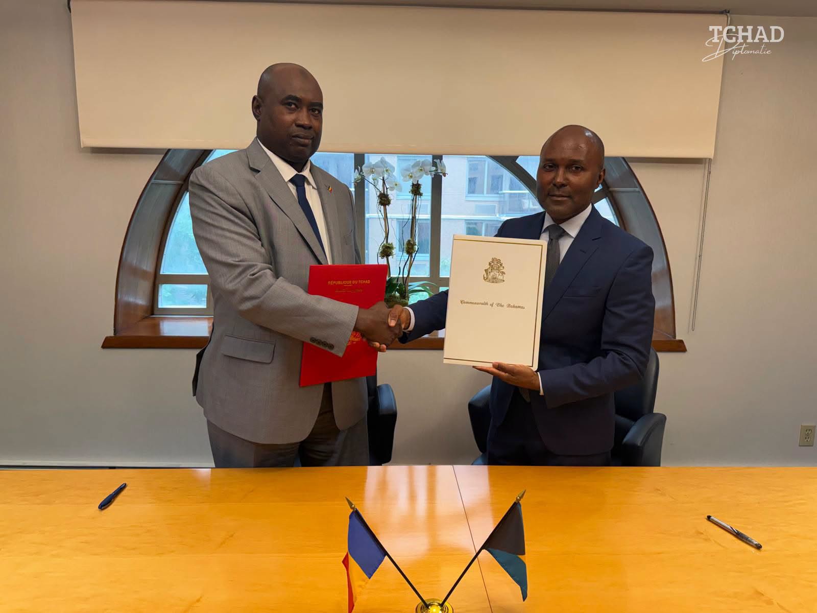 Un nouveau chapitre diplomatique : le Tchad et les Bahamas unissent leurs efforts