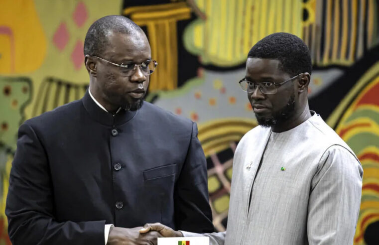 Sénégal : le camp présidentiel réagit aux attaques d&rsquo;Ousmane Sonko