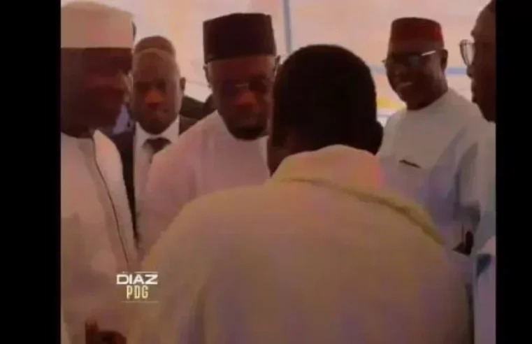 Ousmane Sonko rend hommage au Jaraaf Papa Youssou Ndoye à Ouakam