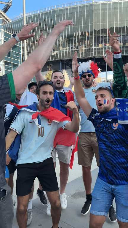 Scènes de liesse de supporters français à Boston (franceinfo)