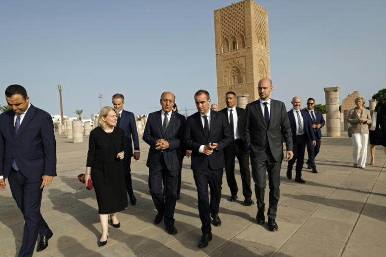 Sébastien Lecornu et sa délégation lors d'une visite au Mausolée royal de Rabat