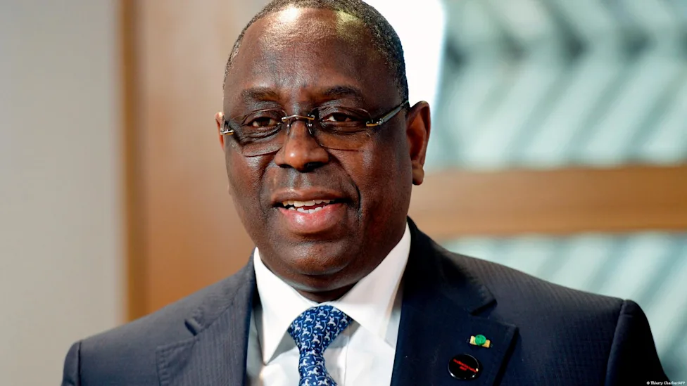 Président sénégalais Bassirou Diomaye Faye et son prédécesseur Macky Sall lors d'une rencontre officielle