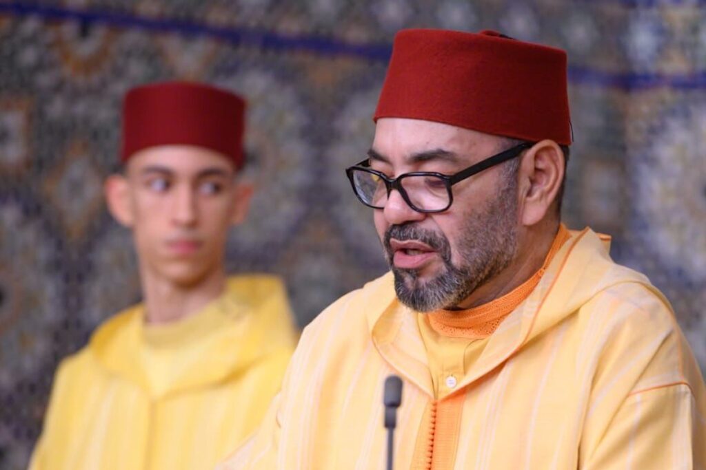 Sa Majesté le Roi Mohammed VI aux côtés de son fils le Prince héritier Moulay Hassan