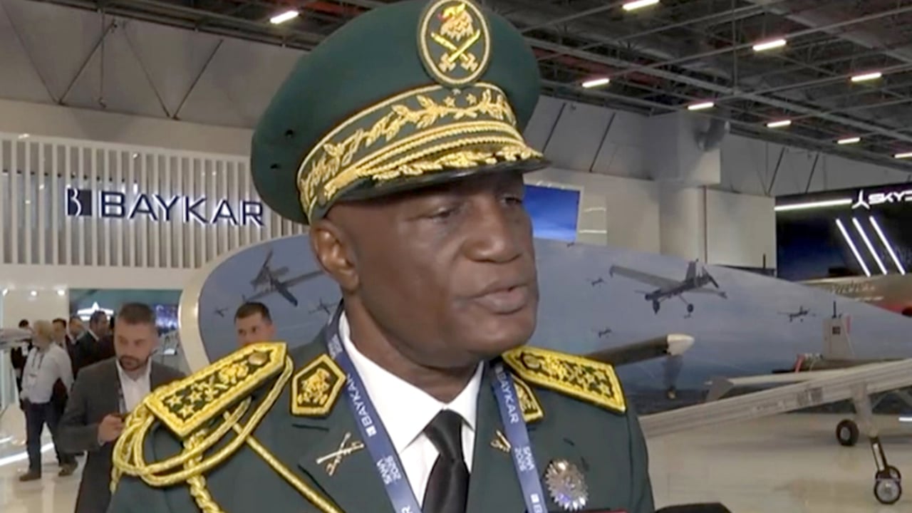 Hippolyte Ebaka : qui est le général camerounais derrière le commandement militaire ?