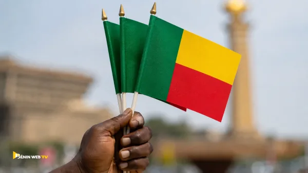 Drapeau national du Bénin flottant