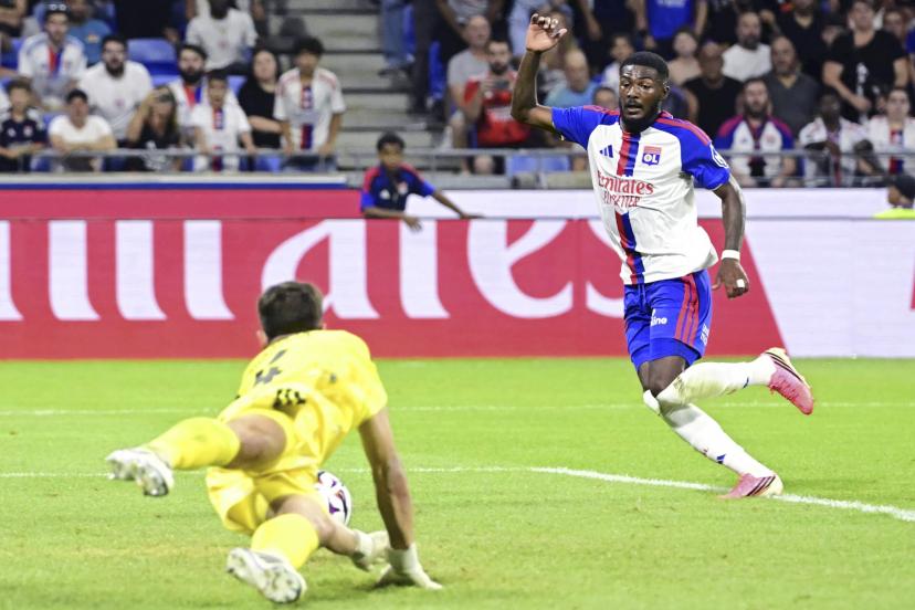 Ainsley Maitland-Niles au moment de son but face au Sparta Prague. (Jean-Baptiste Autissier/L'Équipe)