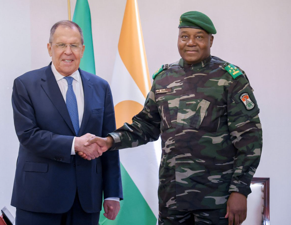 Niger : à Niamey, des sachets d’eau détruits pour dénoncer les tirs russes sur l’armée