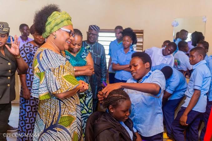Coulisses au Bénin : comment 1 422 cartes d&rsquo;égalité des chances redessinent l&rsquo;inclusion des personnes handicapées