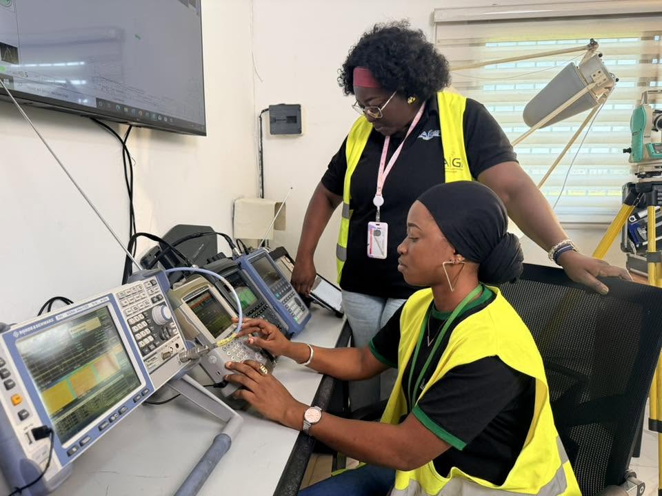 Gestion des fréquences radioélectriques en Côte d’Ivoire : des répercussions bien réelles sur le quotidien des citoyens