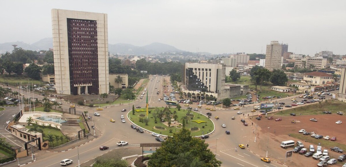 Suspension de Vision 4 au Cameroun : un mois sans antenne qui change la donne pour les téléspectateurs et le procès Martinez Zogo