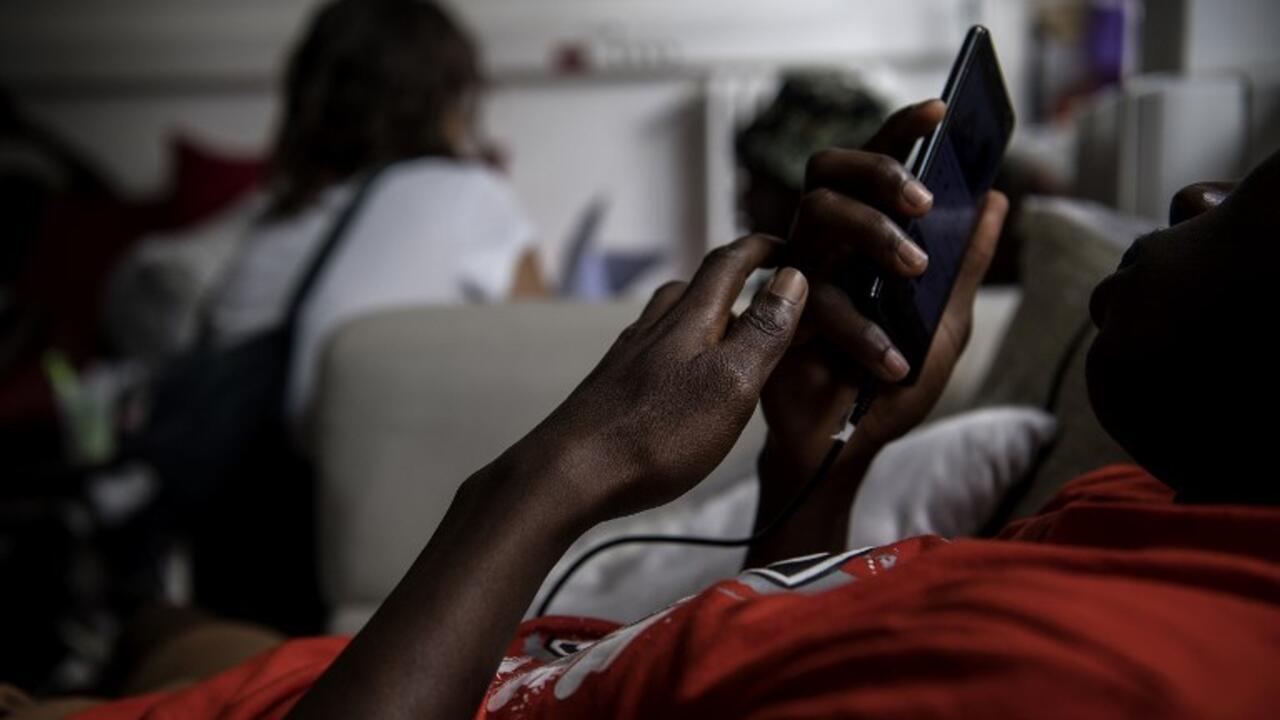 Cameroun : le mécanisme douanier des téléphones décrypté, entre recettes records et tensions commerciales